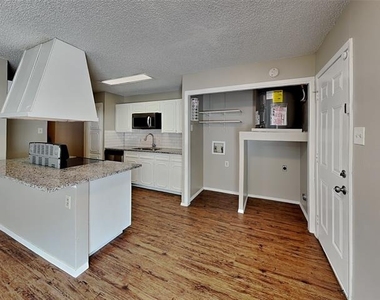 701 Admiralty Way - Photo Thumbnail 3