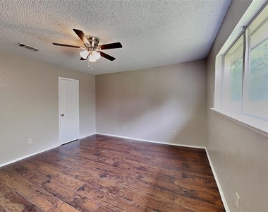 701 Admiralty Way - Photo Thumbnail 7