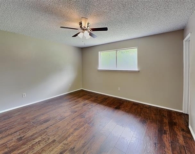 701 Admiralty Way - Photo Thumbnail 6