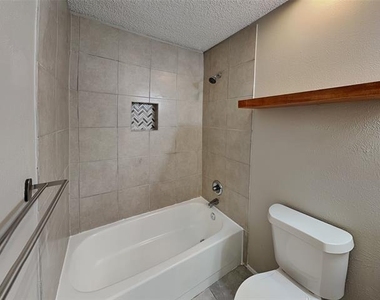 701 Admiralty Way - Photo Thumbnail 15
