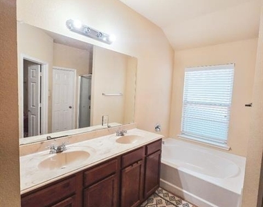 6023 Heather Drive - Photo Thumbnail 7