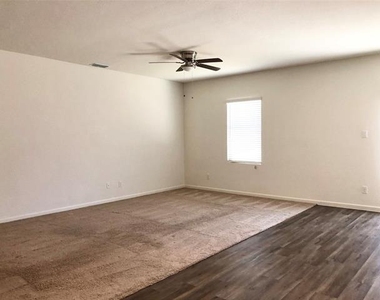 921 Bois D Arc Lane - Photo Thumbnail 8
