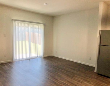 921 Bois D Arc Lane - Photo Thumbnail 6
