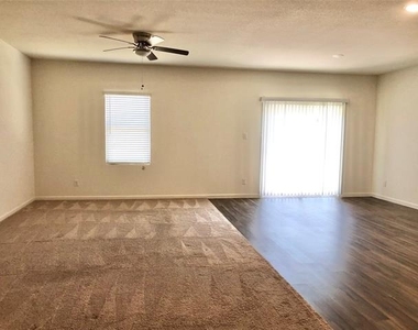 921 Bois D Arc Lane - Photo Thumbnail 7