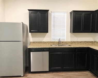 921 Bois D Arc Lane - Photo Thumbnail 3