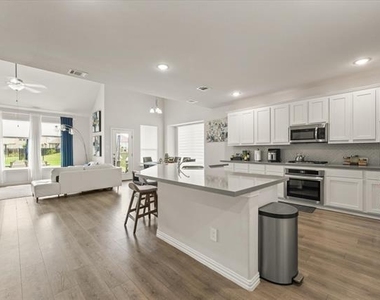 3217 Flowering Peach Drive - Photo Thumbnail 8