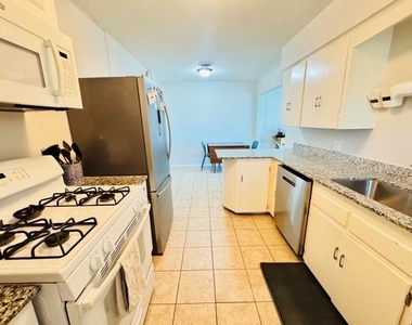 2732 W Jefferson Boulevard - Photo Thumbnail 4