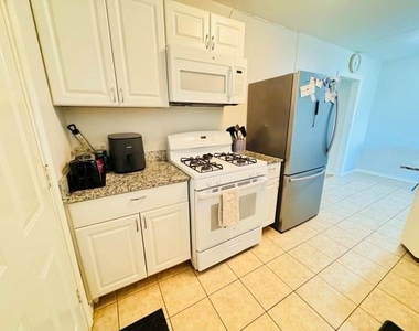 2732 W Jefferson Boulevard - Photo Thumbnail 5
