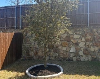 216 Luna Lane - Photo Thumbnail 5
