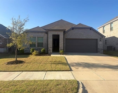 216 Luna Lane - Photo Thumbnail 6