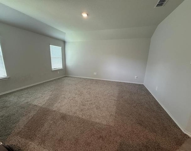 112 Piping Rock Drive - Photo Thumbnail 7