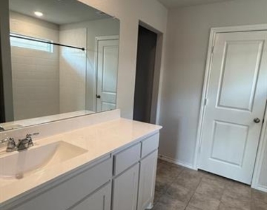 112 Piping Rock Drive - Photo Thumbnail 11