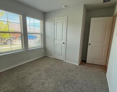 112 Piping Rock Drive - Photo Thumbnail 13