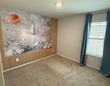 112 Piping Rock Drive - Photo Thumbnail 10
