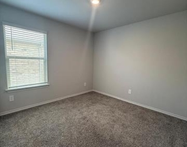 112 Piping Rock Drive - Photo Thumbnail 14