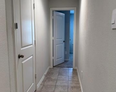 112 Piping Rock Drive - Photo Thumbnail 4