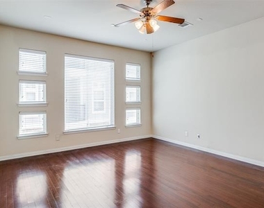 2326 Stutz Drive - Photo Thumbnail 7