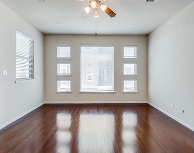 2326 Stutz Drive - Photo Thumbnail 8