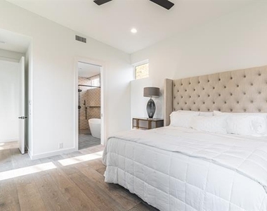 4202 Bonham Street - Photo Thumbnail 13
