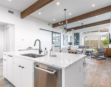 4202 Bonham Street - Photo Thumbnail 4