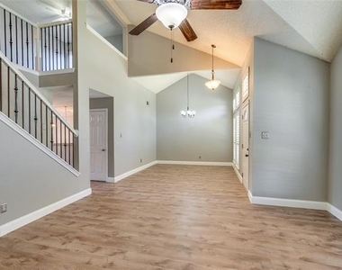 3104 Steve Drive - Photo Thumbnail 4