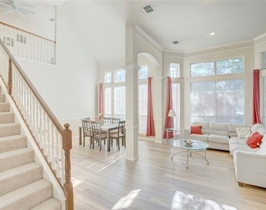 9504 Rodeo Drive - Photo Thumbnail 11