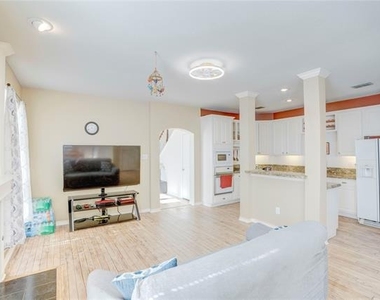9504 Rodeo Drive - Photo Thumbnail 16