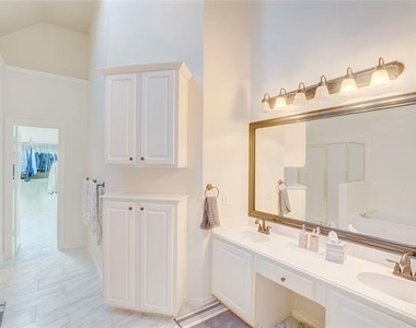 9504 Rodeo Drive - Photo Thumbnail 18