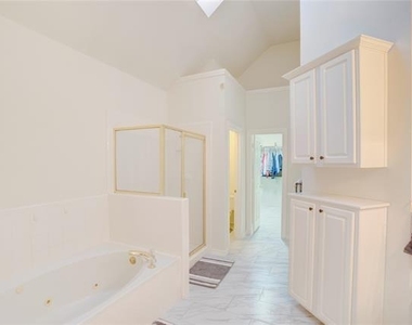 9504 Rodeo Drive - Photo Thumbnail 19