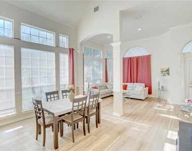 9504 Rodeo Drive - Photo Thumbnail 14