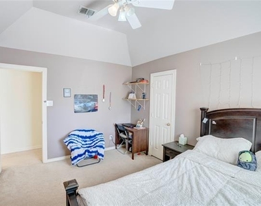 9504 Rodeo Drive - Photo Thumbnail 24
