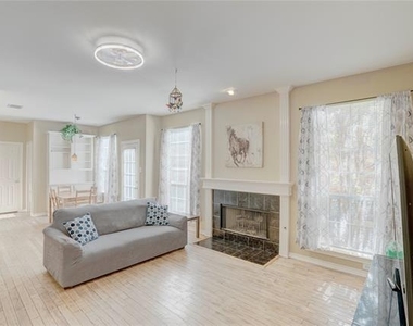 9504 Rodeo Drive - Photo Thumbnail 6