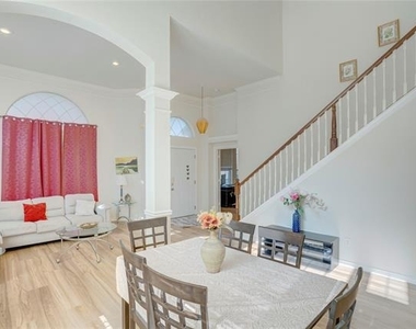 9504 Rodeo Drive - Photo Thumbnail 8