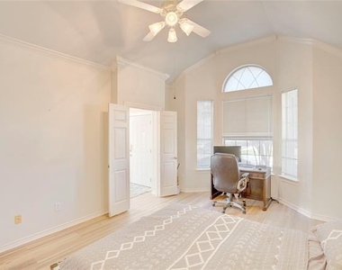 9504 Rodeo Drive - Photo Thumbnail 10