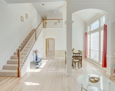 9504 Rodeo Drive - Photo Thumbnail 3