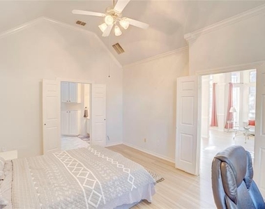 9504 Rodeo Drive - Photo Thumbnail 17