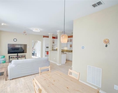 9504 Rodeo Drive - Photo Thumbnail 15