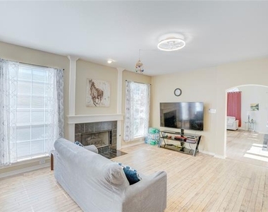 9504 Rodeo Drive - Photo Thumbnail 4