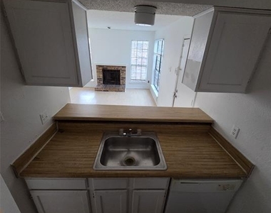 7621 Mccallum Boulevard - Photo Thumbnail 10