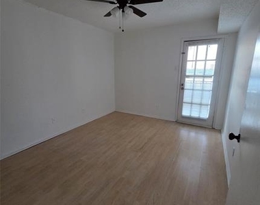 7621 Mccallum Boulevard - Photo Thumbnail 14