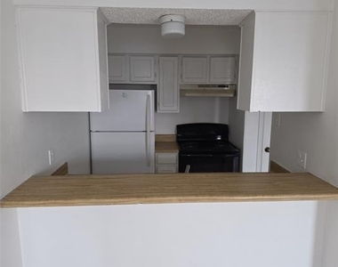 7621 Mccallum Boulevard - Photo Thumbnail 5