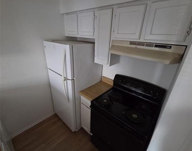 7621 Mccallum Boulevard - Photo Thumbnail 11
