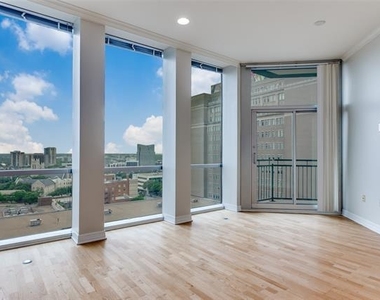 500 Throckmorton Street - Photo Thumbnail 1