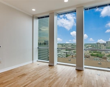 500 Throckmorton Street - Photo Thumbnail 5