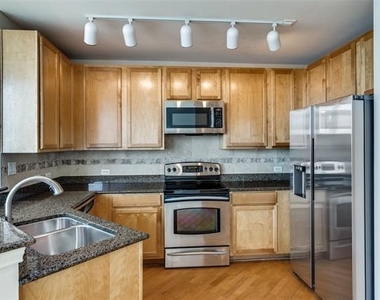 500 Throckmorton Street - Photo Thumbnail 3
