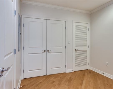 500 Throckmorton Street - Photo Thumbnail 8