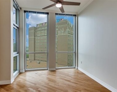 500 Throckmorton Street - Photo Thumbnail 6