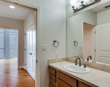 500 Throckmorton Street - Photo Thumbnail 9