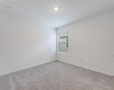 3812 Ontario Way - Photo Thumbnail 2