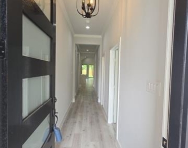 1609 Sharon Street - Photo Thumbnail 4